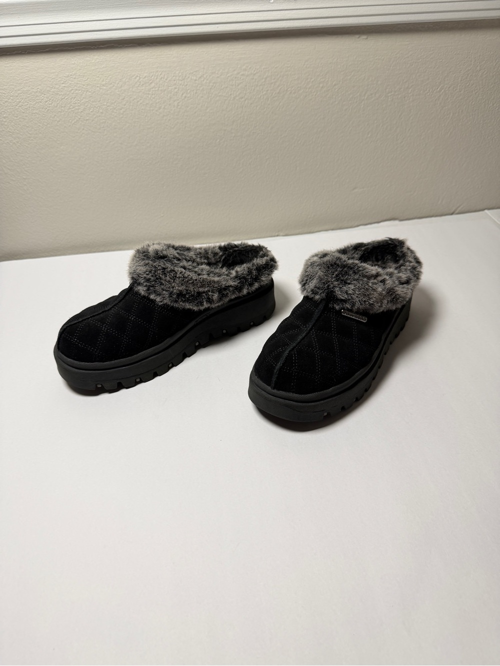 Skechers Y2K Black Suede Faux Fur Platform Clogs Slip On Womens 6.5 Lug Sole